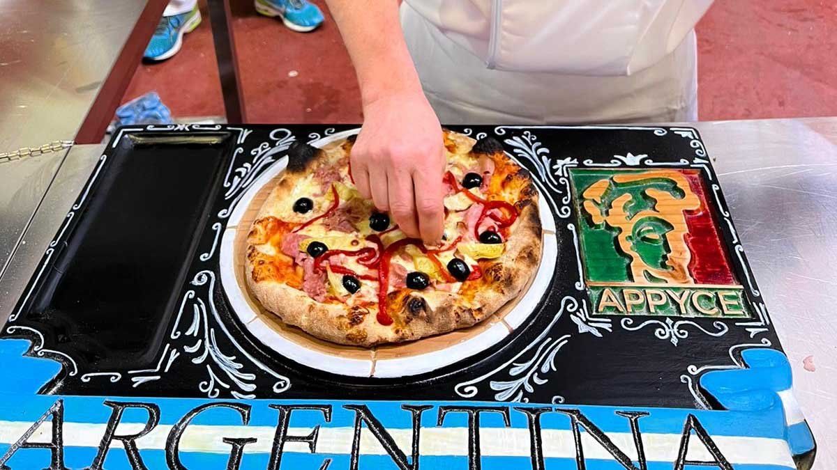 Un maestro pizzero salteño reveló detalles de la pizza argentina y la italiana. ¿Cuál es la diferencia?