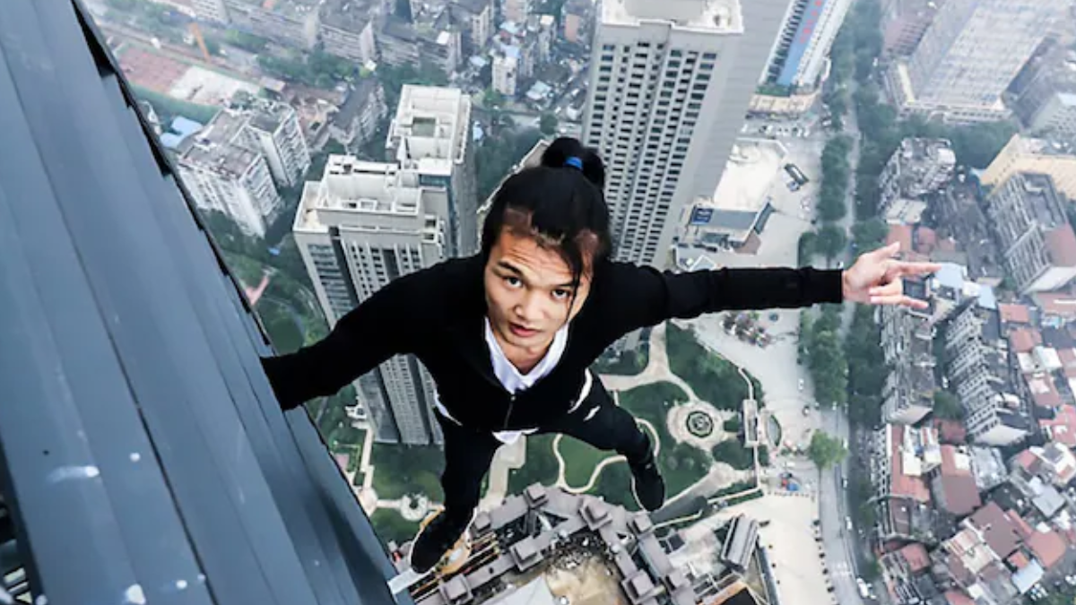 Wu Yongning, el osado hombre araña chino que murió al caer de un edificio de 62 pisos. Wu Yongning, el osado hombre araña chino que murió al caer de un edificio de 62 pisos.
