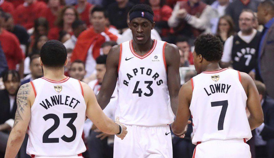 El campeón Toronto venció a New Orleans en el inicio de la NBA