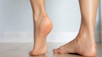 Cómo usar el bicarbonato para quitar el sudor de los pies