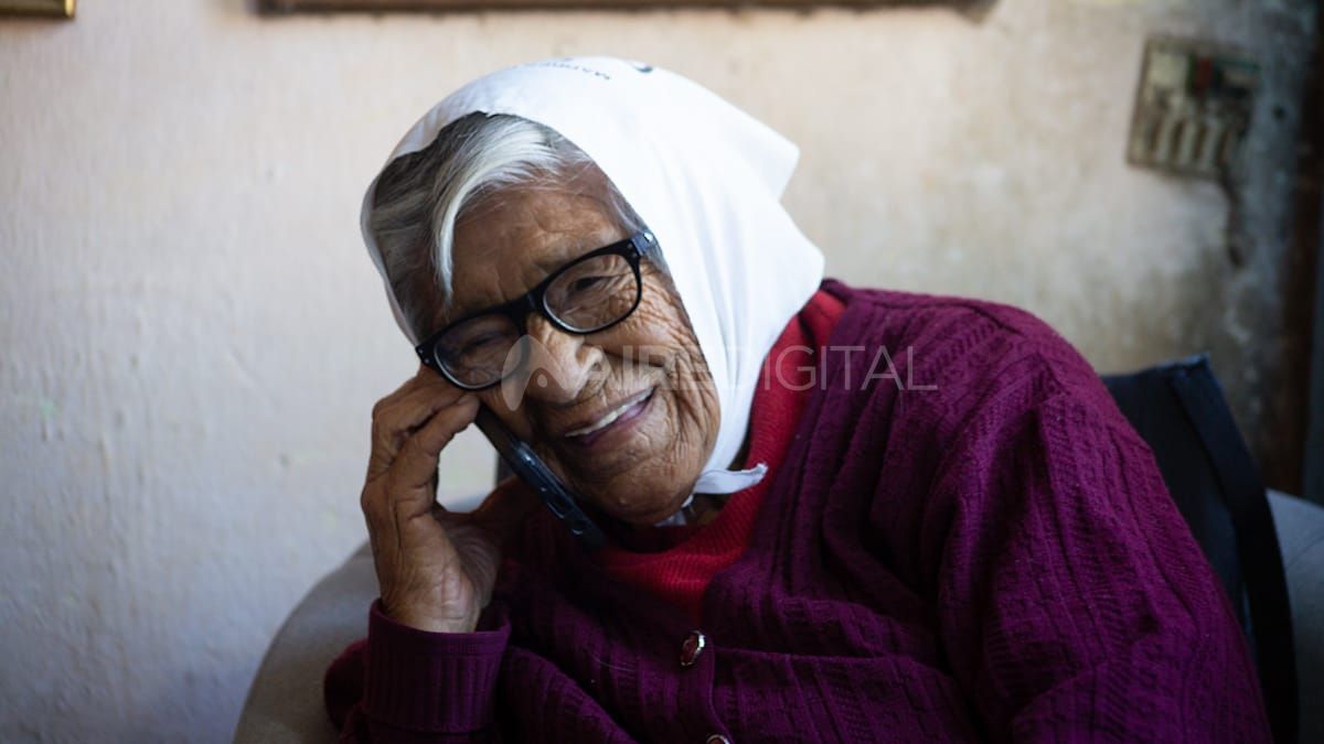 A sus 100 años, Otilia Acuña recordó la inundación de 2003 en barrio Santa Rosa de Lima