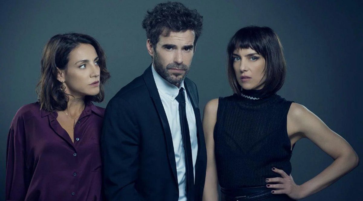 Fuerte escena de sexo de los personajes de Eleonora Wexler, Jazmín Stuart y Nico Cabré