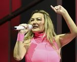Amaia Montero volvió a cantar junto a La Oreja de Van Gogh, pero su regreso quedó marcado por las críticas a su desempeño vocal. Amaia Montero volvió a cantar junto a La Oreja de Van Gogh, pero su regreso quedó marcado por las críticas a su desempeño vocal.
