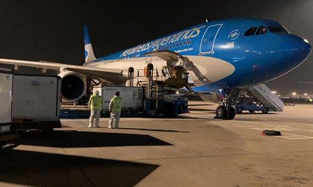 El último viernes, bajo el número de vuelo AR1065, llegaron al país 370.000 nuevas dosis de Sputnik V. El último viernes, bajo el número de vuelo AR1065, llegaron al país 370.000 nuevas dosis de Sputnik V.