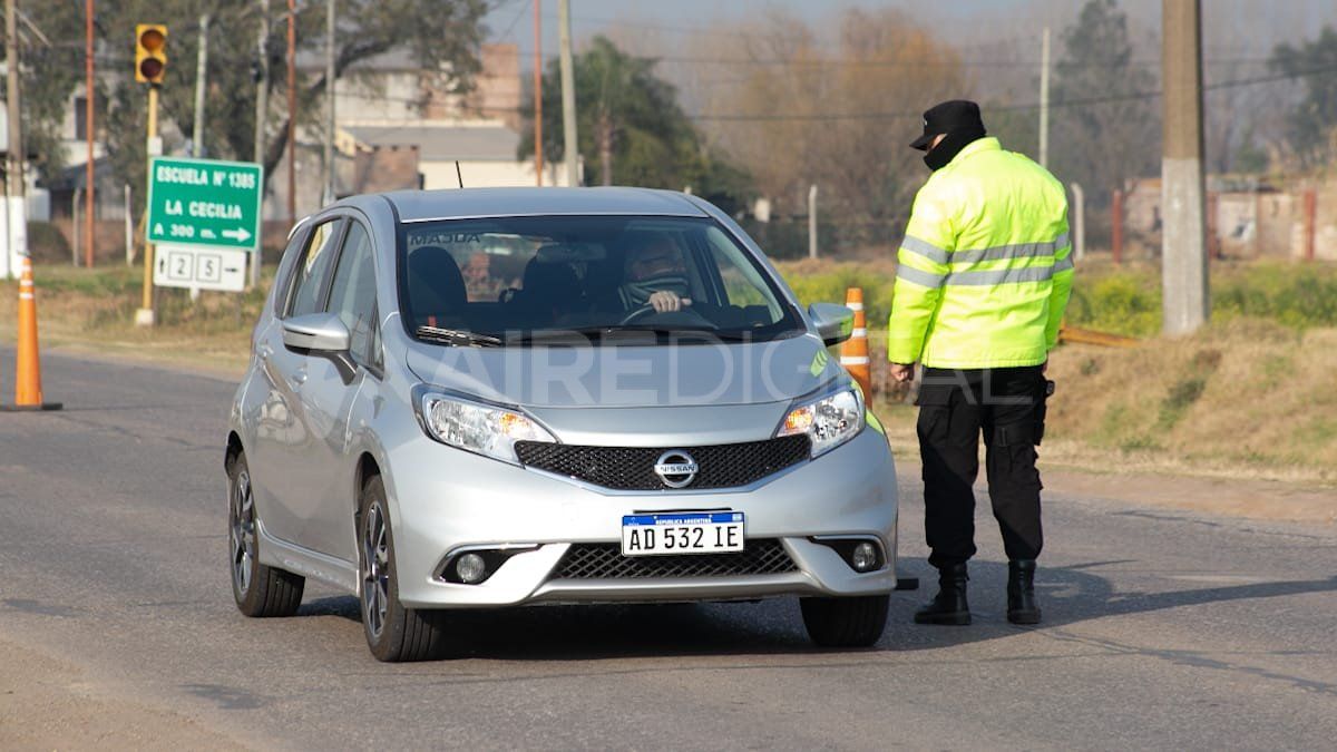 Controles en el acceso a la localidad de Monte Vera