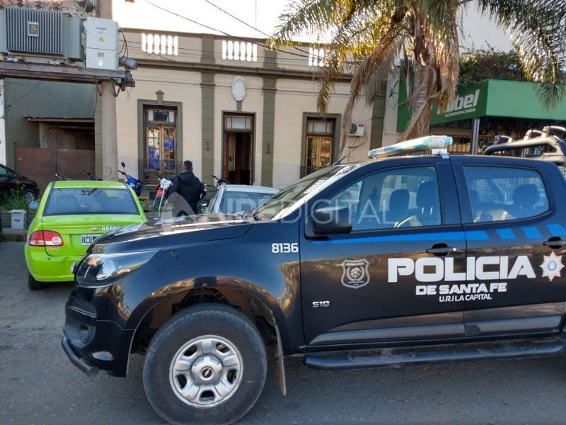 Le apuntaron a un remisero en la cabeza y la policía detuvo al ladrón que cuenta con salidas transitorias