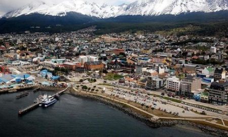 Tierra del Fuego ya logró vacunar al 93% de su población mayor de 18 años con primeras dosis y al 72% con el esquema completo. Tierra del Fuego ya logró vacunar al 93% de su población mayor de 18 años con primeras dosis y al 72% con el esquema completo.
