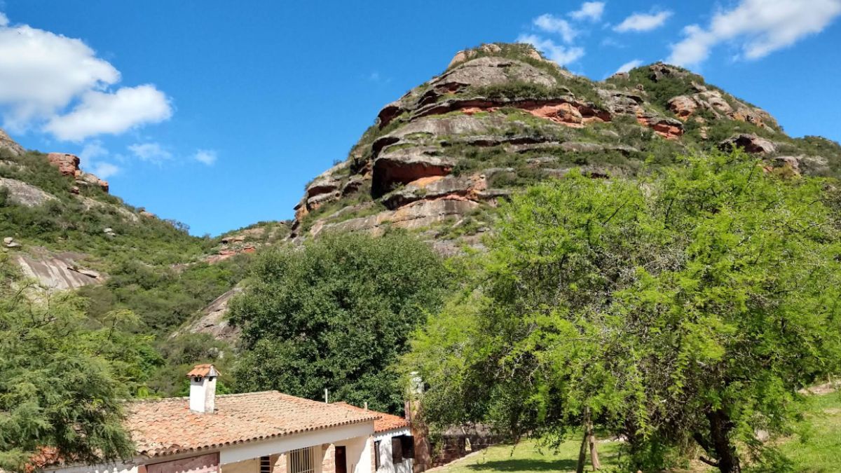 La casa museo "Agua Escondida" conserva las partituras y objetos personales de Atahualpa Yupanqui, quien eligió este paisaje como su fuente de inspiración máxima. La casa museo "Agua Escondida" conserva las partituras y objetos personales de Atahualpa Yupanqui, quien eligió este paisaje como su fuente de inspiración máxima.