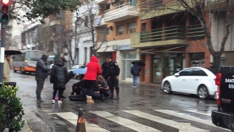 Rosario: una mujer atropellada por un colectivo está muy grave