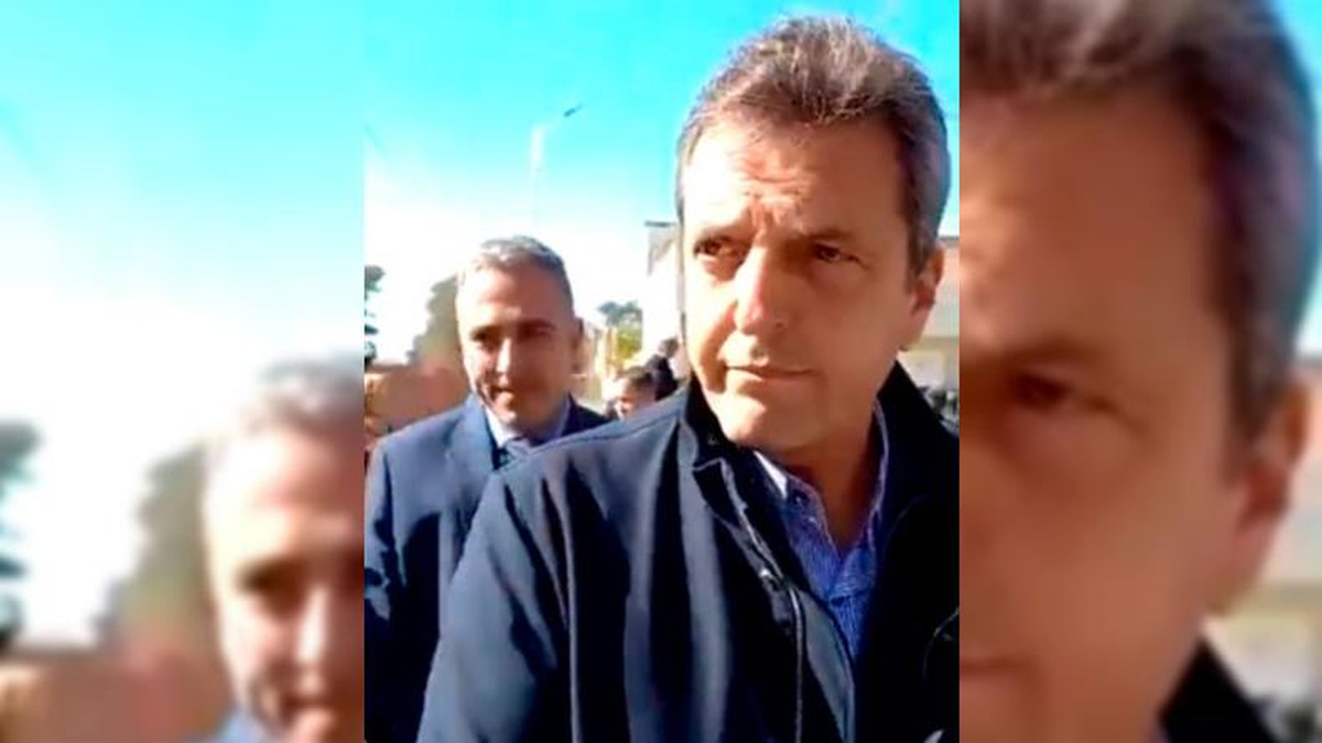 Escracharon a Sergio Massa en su paso por la universidad de Córdoba al grito de caradura