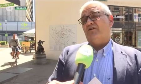 video: un alcalde belga estaba en plena entrevista y fue atropellado por un ciclista video: un alcalde belga estaba en plena entrevista y fue atropellado por un ciclista