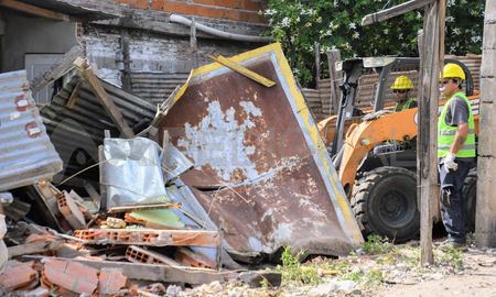 La destrucción de búnkers de venta de drogas comenzó a fines de 2023 en la ciudad de Rosario. La destrucción de búnkers de venta de drogas comenzó a fines de 2023 en la ciudad de Rosario.