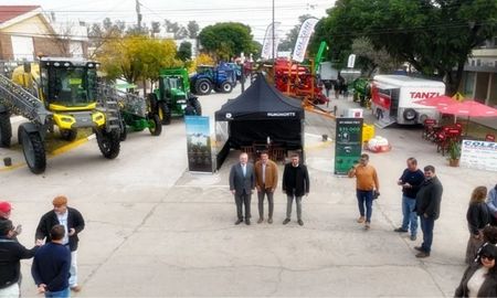 Autoridades recorrieron la gran feria comercial, gastronómica y de emprendedores. Autoridades recorrieron la gran feria comercial, gastronómica y de emprendedores.