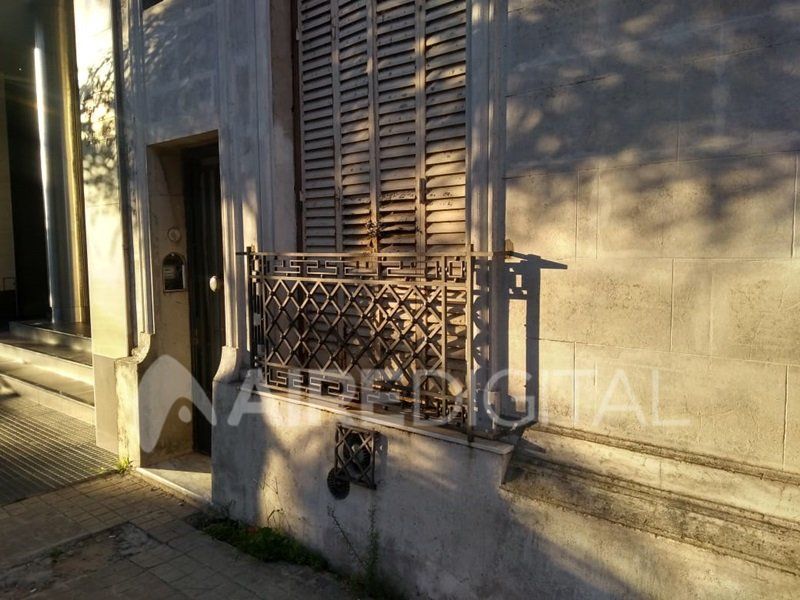 Motochorros roban y venden los barrales de bronce