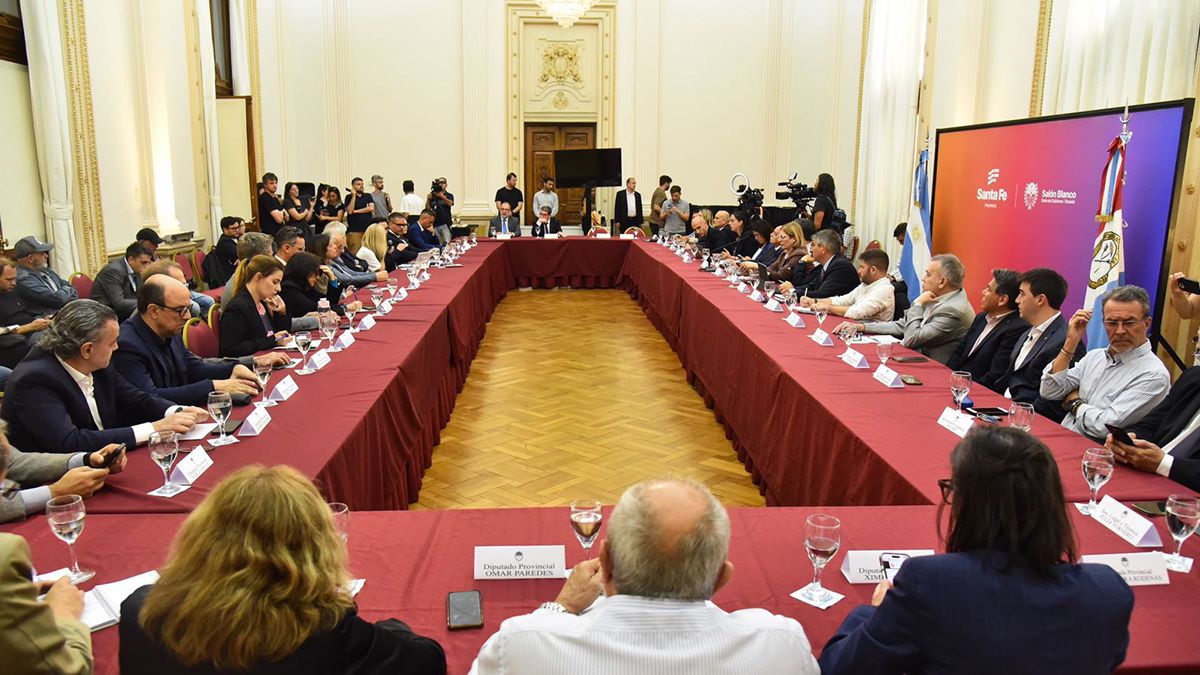 En la reunión, que se llevó a cabo en Sede de Gobierno en Rosario, Pullaro destacó a la Junta de Seguridad “porque es un ámbito de construcción de políticas públicas En la reunión, que se llevó a cabo en Sede de Gobierno en Rosario, Pullaro destacó a la Junta de Seguridad “porque es un ámbito de construcción de políticas públicas