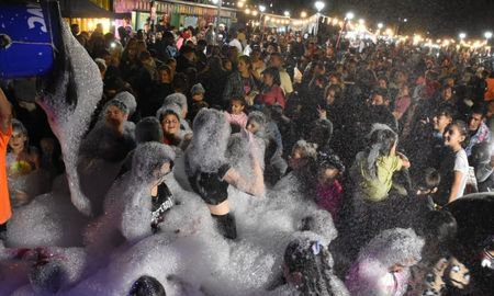 La avenida Yrigoyen de Funes será un corsódromo con comparsas, música en vivo y sorpresas tech. La avenida Yrigoyen de Funes será un corsódromo con comparsas, música en vivo y sorpresas tech.