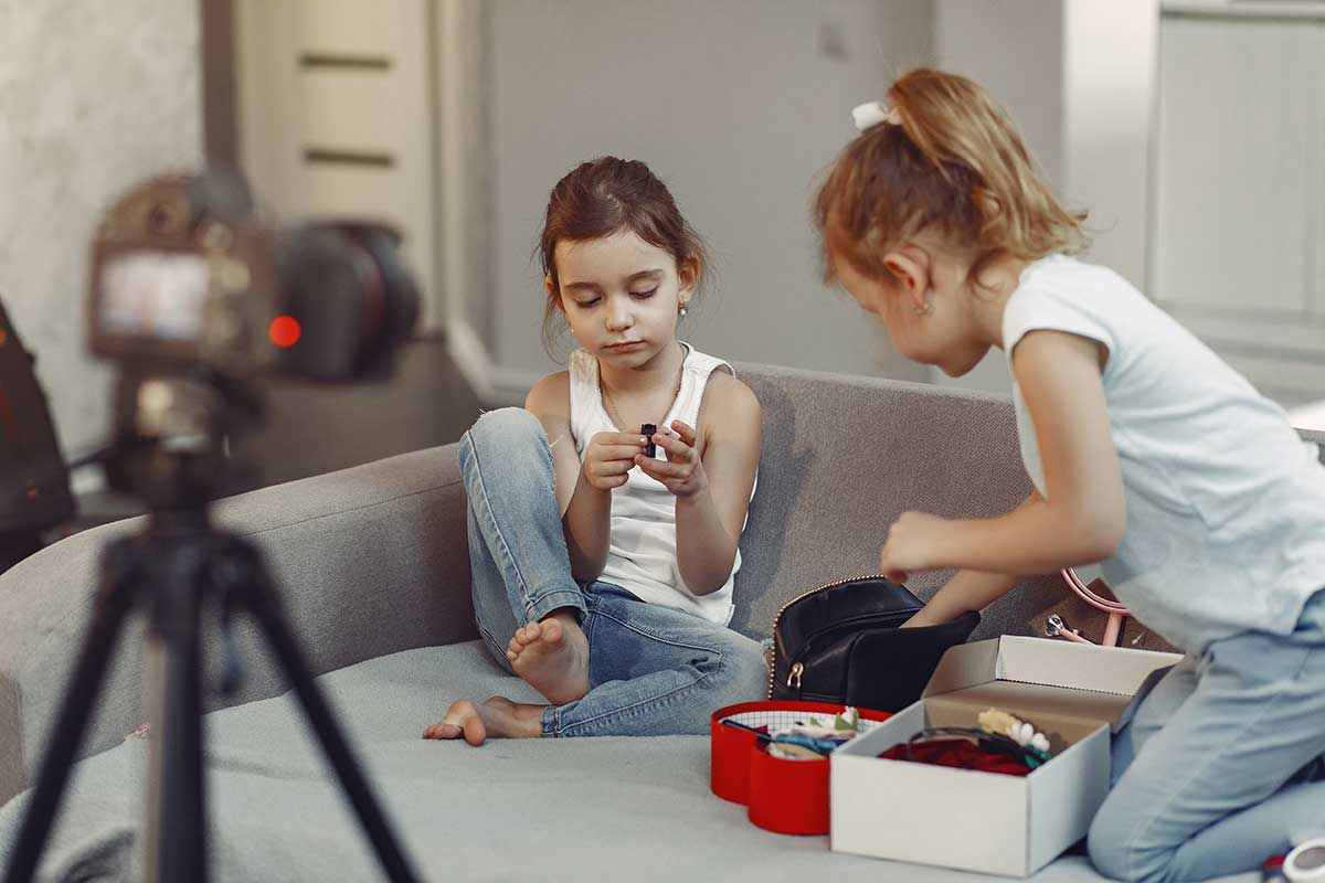 El sharenting es la práctica de compartir fotos e información personal de tus hijos menores de edad en las redes sociales. El sharenting es la práctica de compartir fotos e información personal de tus hijos menores de edad en las redes sociales. 