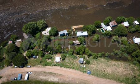 Vista aérea de la zona de la toma de agua en Colastiné. Vista aérea de la zona de la toma de agua en Colastiné.