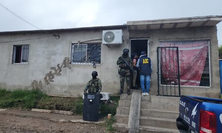 El martes, policías de la AIC realizaron múltiples allanamientos en Santa Fe y Nelson por robo de motos. El martes, policías de la AIC realizaron múltiples allanamientos en Santa Fe y Nelson por robo de motos.