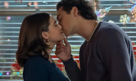 El fenómeno literario del hockey romance llegó al catálogo de Prime Video con Off Campus. El fenómeno literario del hockey romance llegó al catálogo de Prime Video con Off Campus.
