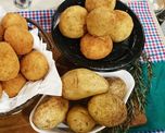 Bombas de papa rellenas con jamón y queso. Bombas de papa rellenas con jamón y queso.