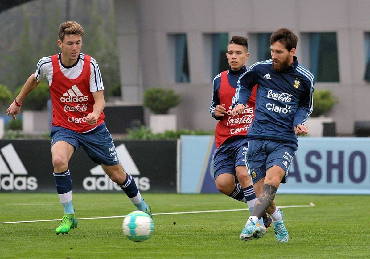 Marcelo Eggel en las juveniles de la Selección Argentina compartiendo entrenamiento con Messi en el año 2017. Marcelo Eggel en las juveniles de la Selección Argentina compartiendo entrenamiento con Messi en el año 2017.