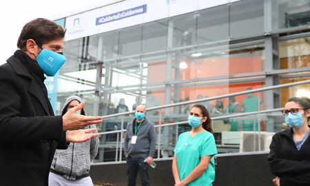 El gobernador de Buenos Aires, Axel Kicillof, en Tecnópolis, durante la presentación del programa “Acompañar”, destinado a la asistencia de pacientes leves de Covid-19. El gobernador de Buenos Aires, Axel Kicillof, en Tecnópolis, durante la presentación del programa “Acompañar”, destinado a la asistencia de pacientes leves de Covid-19.