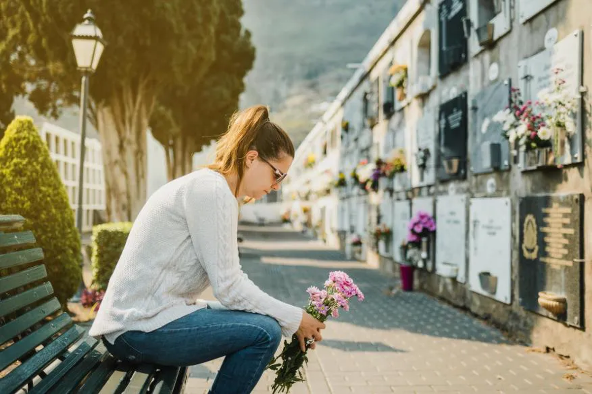 Qué significa soñar con un familiar fallecido: las posibilidades