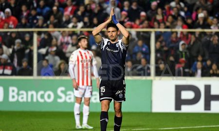 El Club Atlético Unión perdió con Gimnasia, volvió a dejar una pálida imagen en lo futbolístico y se aleja de la cima del Torneo de la Liga Profesional. El Club Atlético Unión perdió con Gimnasia, volvió a dejar una pálida imagen en lo futbolístico y se aleja de la cima del Torneo de la Liga Profesional.