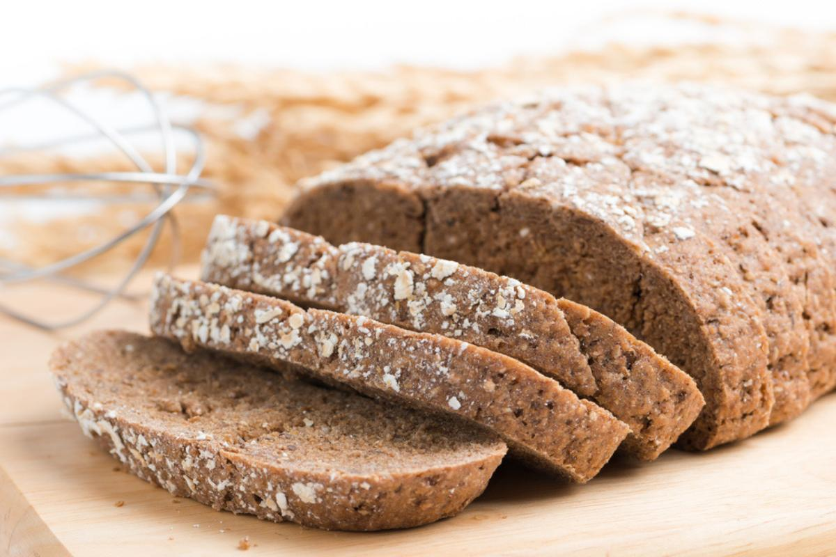 Cómo hacer pan integral de tres cereales