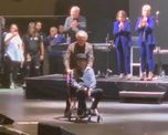 video: sabina cumplio 71 anos, lo celebro cantando pero termino en el piso video: sabina cumplio 71 anos, lo celebro cantando pero termino en el piso