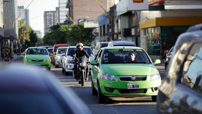 La ciudad de Santa Fe fijó nuevas reglas obligatorias para la identificación de los remises
