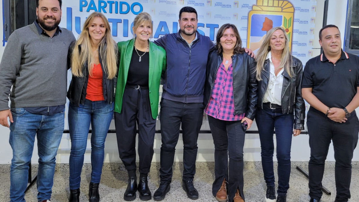 Marcos Cleri y Alejandra Obeid encabezan la lista de Unidad Ciudadana. Para diputadas y diputados provinciales, en tanto, llevará en los primeros lugares a la vicegobernadora Alejandra Rodenas, el titular de Anses Litoral Germán Bacarella, la ex Defensora provincial Jaquelina Balangione, el dirigente sindical Silvio Barrionuevo, la concejala de Villa Constitución Alejandrina Borgatta y el concejal de Sauce Viejo Gustavo Pollo López Torres.