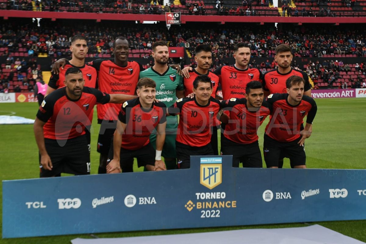 Los once titulares de Colón que saltaron a la cancha para enfrentar a Racing.