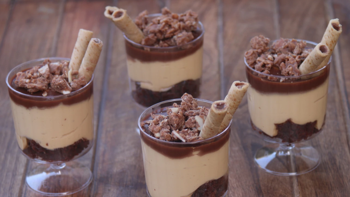 El parfait de dulce de leche es un postre rico y fácil de preparar en casa. El paso a paso, a continuación. El parfait de dulce de leche es un postre rico y fácil de preparar en casa. El paso a paso, a continuación.