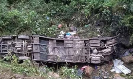El subcomandante de la policía, Jhony Corrales, manifestó que el balance es preliminar y detalló que el vehículo cayó a 150 metros de profundidad, informó la agencia DPA. El subcomandante de la policía, Jhony Corrales, manifestó que el balance es preliminar y detalló que el vehículo cayó a 150 metros de profundidad, informó la agencia DPA.