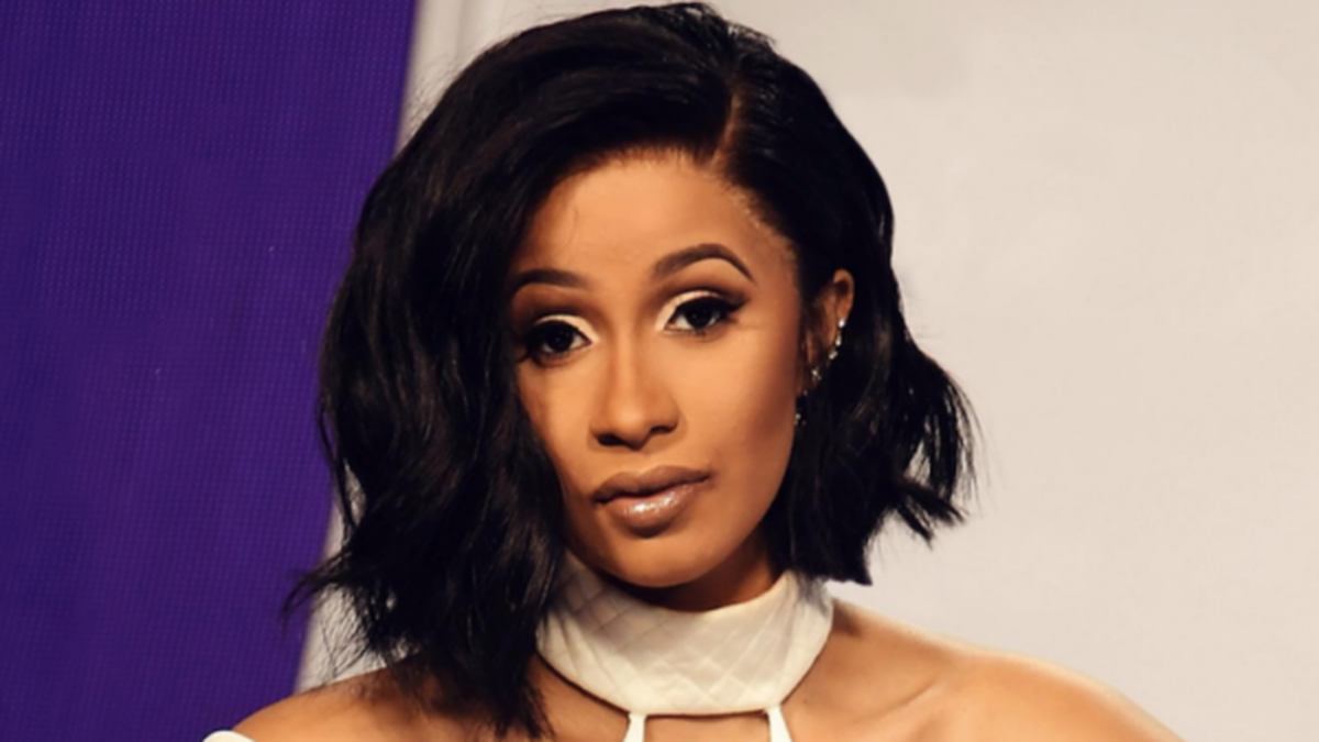 Cardi B Defiende Las Cirugías Plásticas Y Causa Revuelo En Las Redes