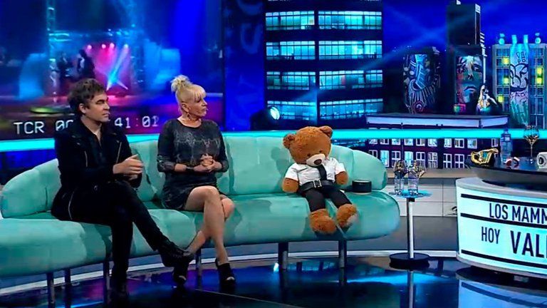 Valeria Lynch y Mariano Martínez ven Los Mammones.