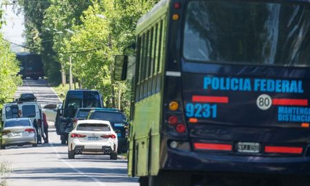 Tras hallar 45 autos de lujo en una finca vinculada a Claudio Tapia y Pablo Toviggino, la causa pasó del juez Rafecas al fuero penal económico. Tras hallar 45 autos de lujo en una finca vinculada a Claudio Tapia y Pablo Toviggino, la causa pasó del juez Rafecas al fuero penal económico.