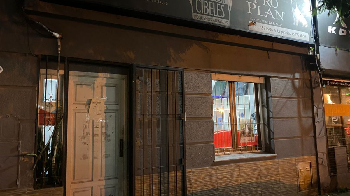 La veterinaria está ubicada en Avenida Juan José Paso al 3500. La veterinaria está ubicada en Avenida Juan José Paso al 3500.
