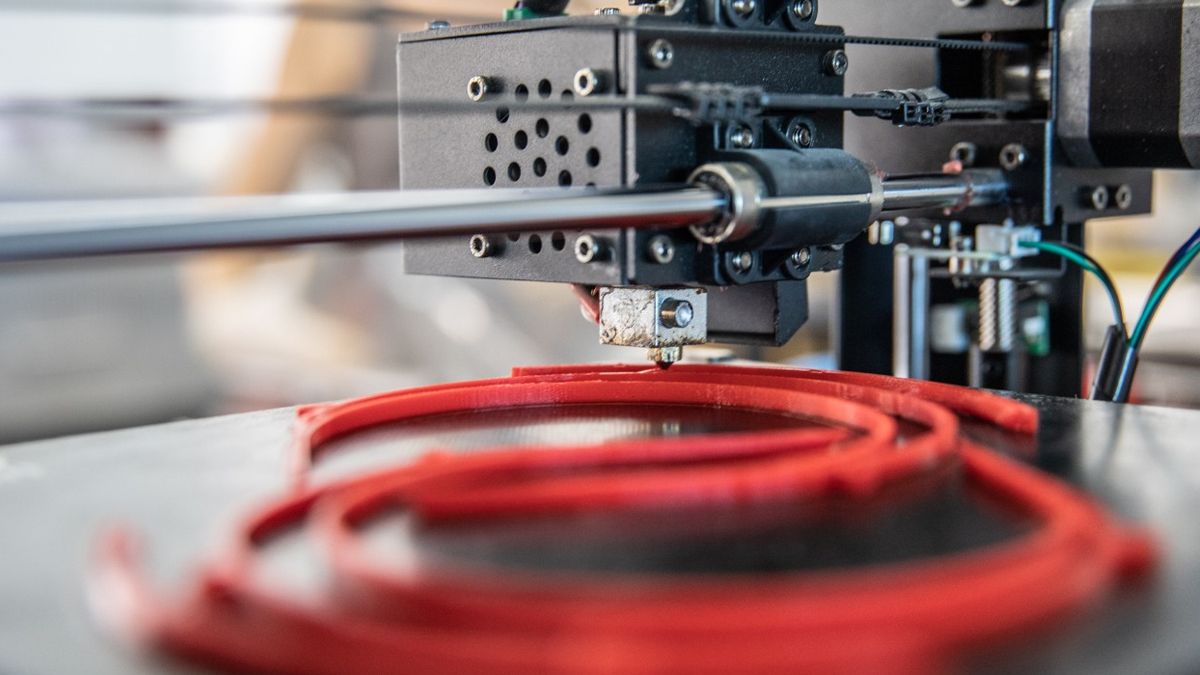 Coronavirus: la UNL fabrica 10 mil protectores faciales para trabajadores de la salud