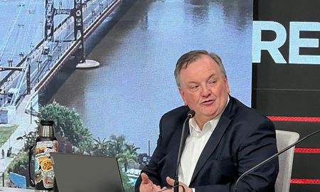 Michlig adelantó que se buscará avanzar con acueductos, gasoductos, otras rutas y mejoras energéticas “para que el norte pueda despegar definitivamente y tener una sola provincia”. Michlig adelantó que se buscará avanzar con acueductos, gasoductos, otras rutas y mejoras energéticas “para que el norte pueda despegar definitivamente y tener una sola provincia”.