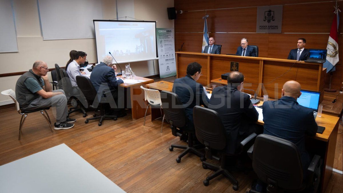 El juicio se realiza en la sala 1 del subsuelo de los tribunales santafesinos