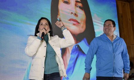González reunía un 33,17% de los votos, sobre Noboa, que sumaba un 24,12%. González reunía un 33,17% de los votos, sobre Noboa, que sumaba un 24,12%.