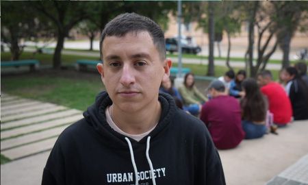 Amilcar Ríos, del centro de estudiantes del Terciario de la escuela Mariano Moreno, dialogó con AIRE y pidió planificar el regreso a clases. Amilcar Ríos, del centro de estudiantes del Terciario de la escuela Mariano Moreno, dialogó con AIRE y pidió planificar el regreso a clases.