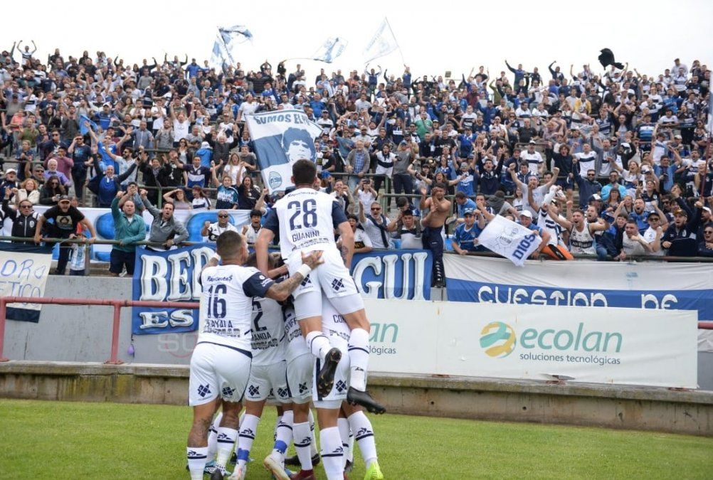 ¡Sonríe Maradona! Gimnasia ganó a Aldosivi y sigue dando pelea