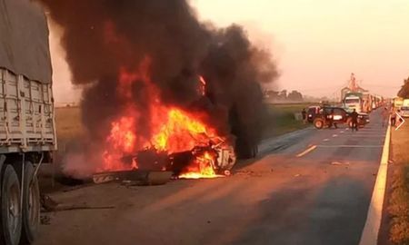 En el accidente fallecieron dos personas. Los cuerpos fueron rescatados por los bomberos. En el accidente fallecieron dos personas. Los cuerpos fueron rescatados por los bomberos.