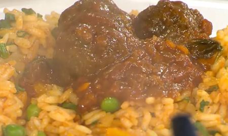 Albóndigas al pomodoro con arroz, by Guillermo Calabrese. Albóndigas al pomodoro con arroz, by Guillermo Calabrese.