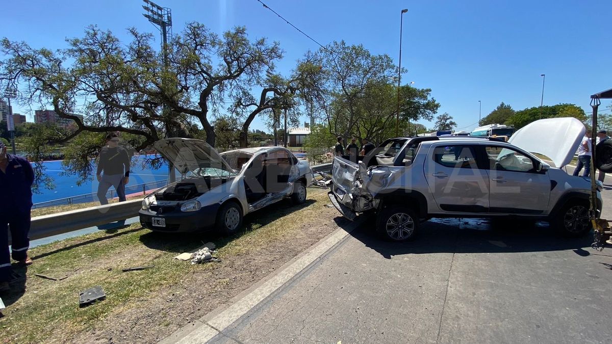El fuerte accidente en la Circunvalación ex Mar Argentino dejó tres personas heridas.