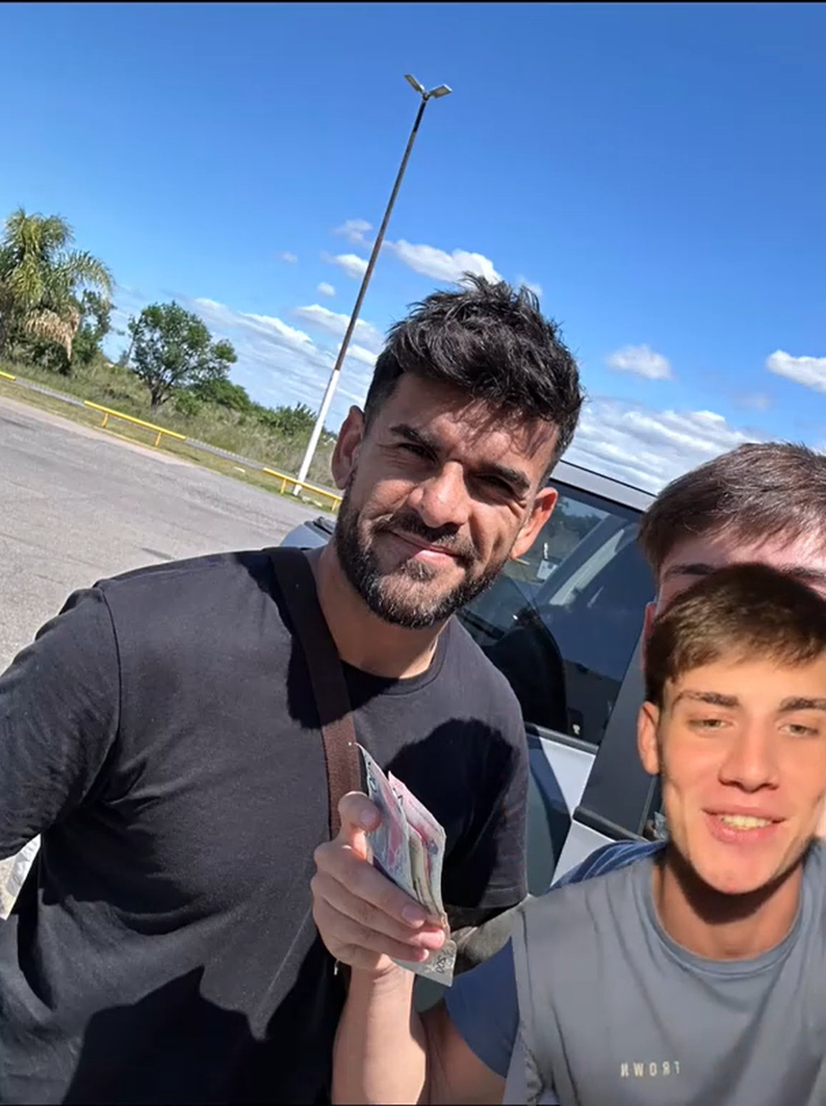 Javier Toledo salvó a un hincha de Colón que no tenía dinero en el peaje. Javier Toledo salvó a un hincha de Colón que no tenía dinero en el peaje.